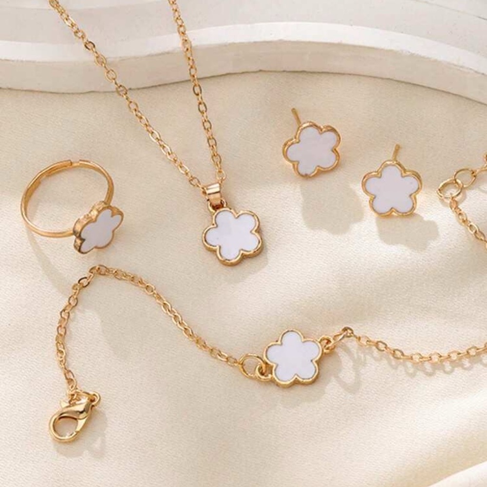 5 Pieces : Elegant Gold and White Flower Jewelry Set
